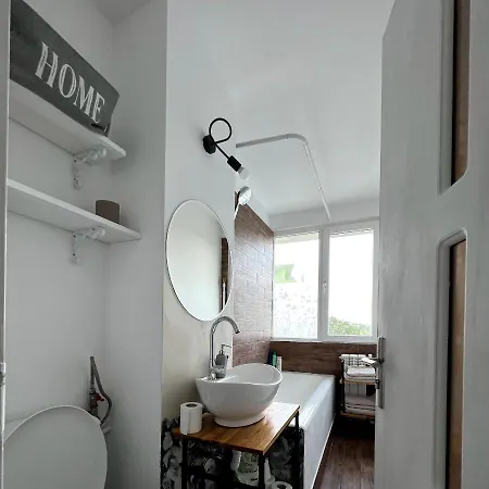 Апартаменти Simon's Apartament Бухарест